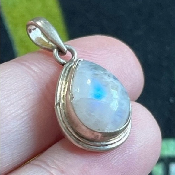 Dreamy Vintage Sterling Silver Moonstone Teardrop Pendant - Picture 2 of 5